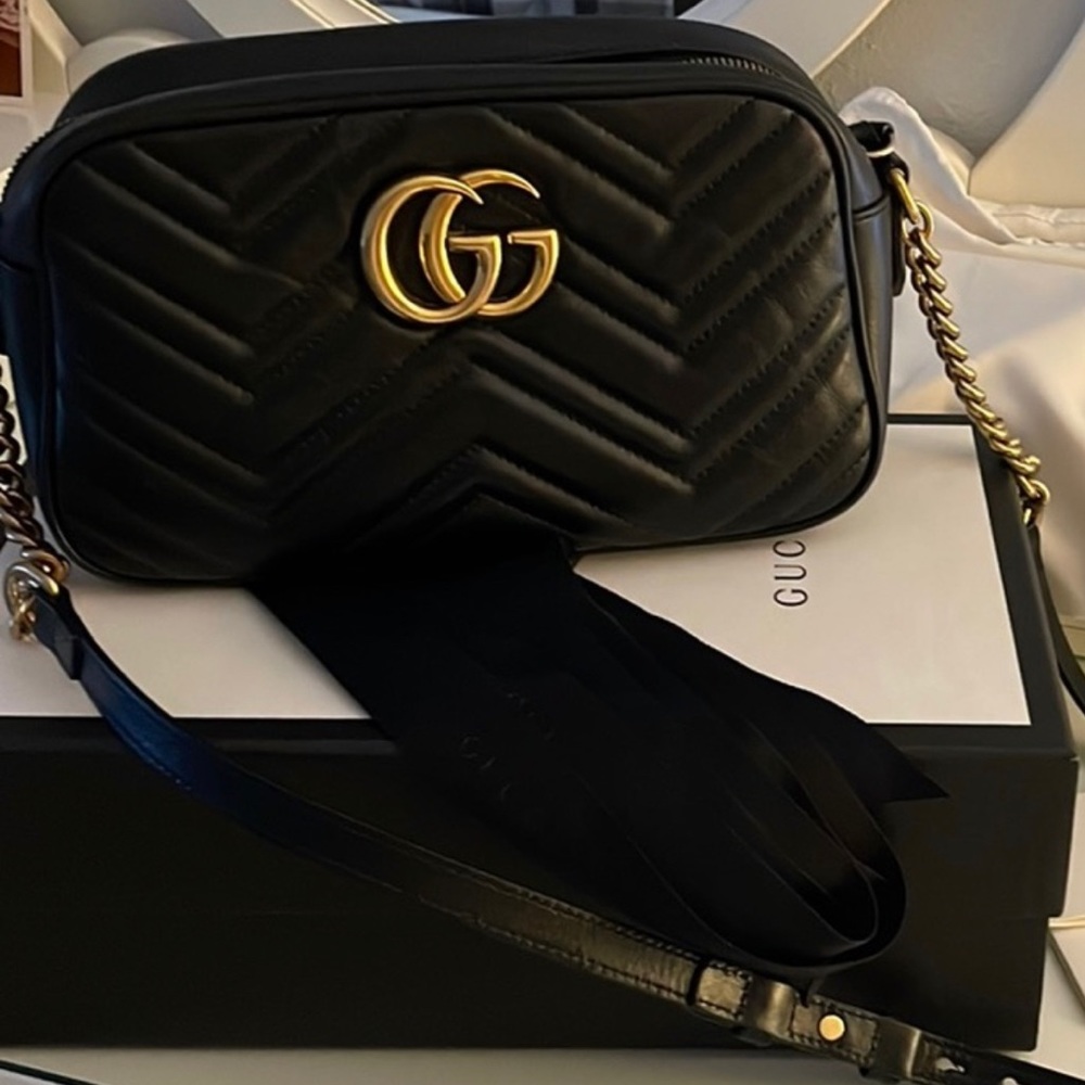 Gorgeous authentic Gucci Marmont black Crossbody small camera bag.